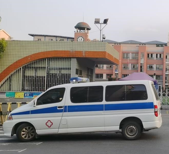 麦积救护车出租护送骨折病人一公里多少钱